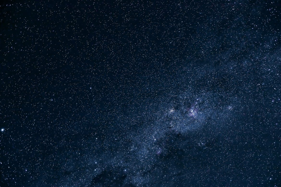 Explosões de Rádio Misteriosas Ajudam Astrônomos a Localizar Matéria “Desaparecida” no Universo
