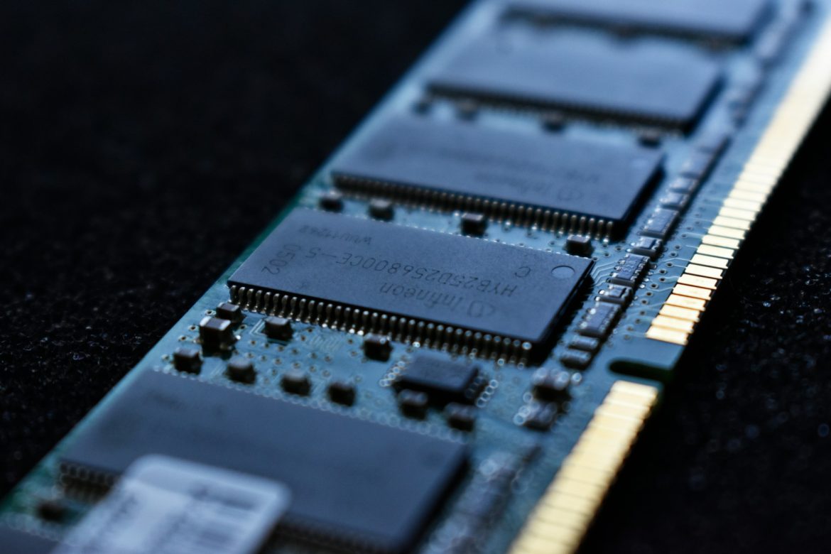Evolução da Memória RAM: Do Padrão DDR4 Atual a Uma Revolução Óptica na MRAM